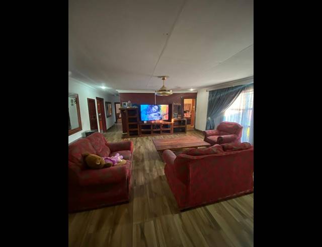 5 BEDROOM HOUSE FOR SALE IN SESHEGO 9A